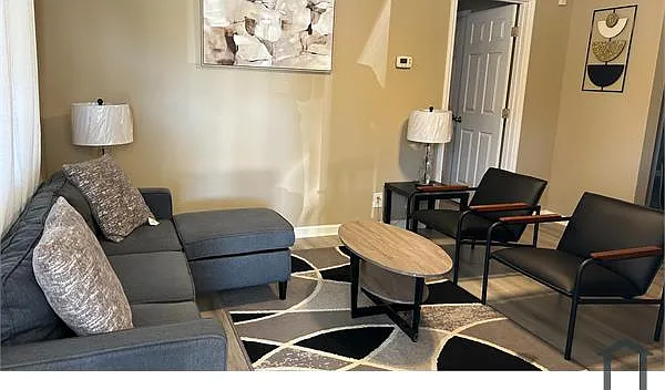 2 bed, 850 sqft, $1,175 — Photo 3