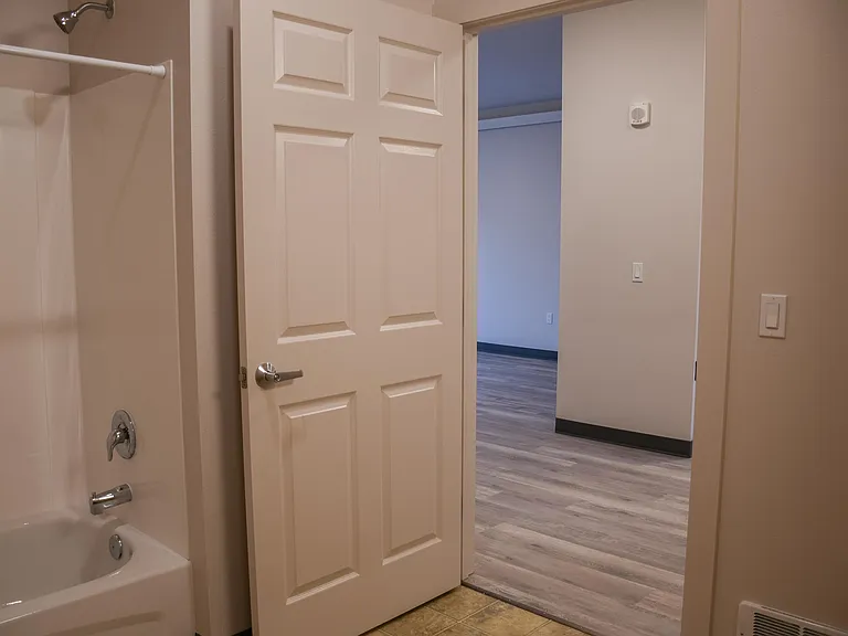 Kirkland Heights Apartments — Photo 24
