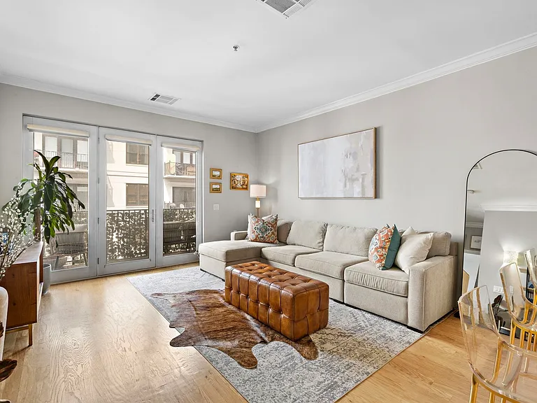 1200 Grand St #423 — Photo 1