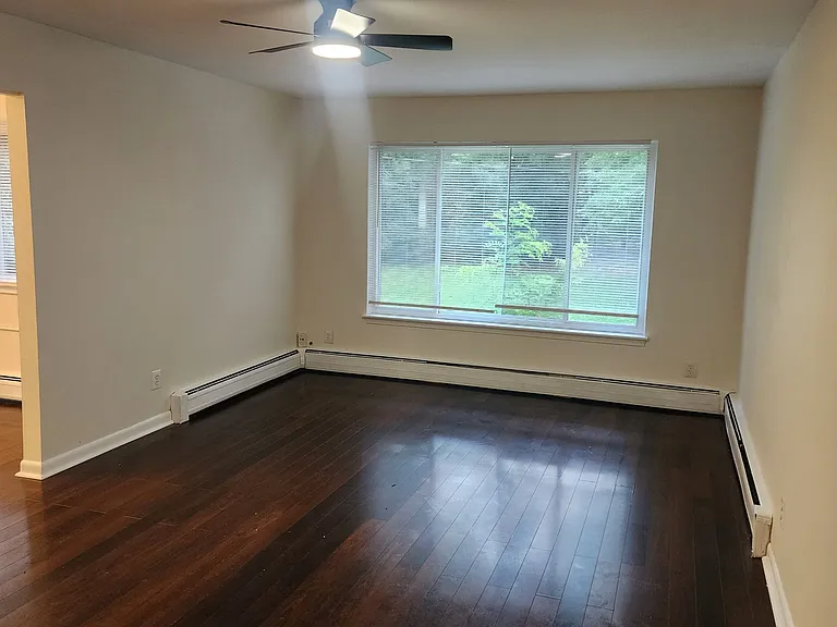 301 Douglas Dr — Photo 17
