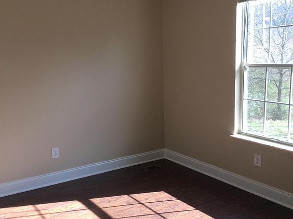 2nd image of 3006 Greenway Dr