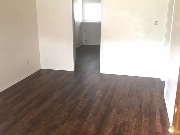 4th image of 403 Mary St #Ab