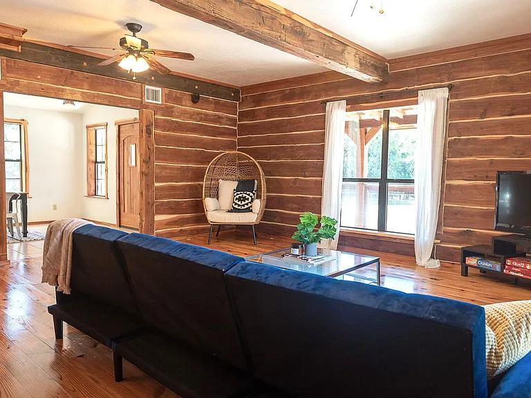 1381 Greenbriar Dr — Photo 7
