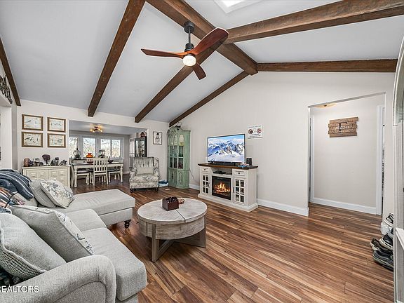 4th image of 131 Lakeshire Dr