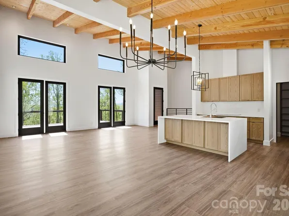 102 Sandpiper Palisades St, Hendersonville, NC 28792