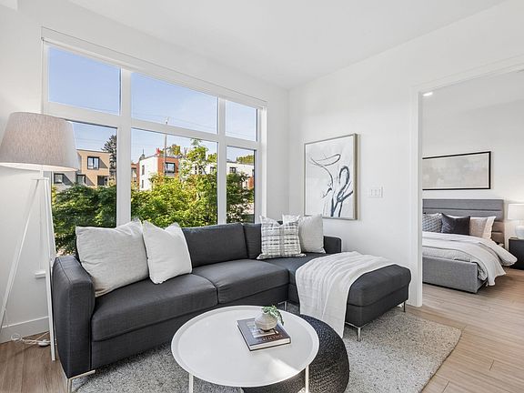 3rd image of 707 E 3rd St #201