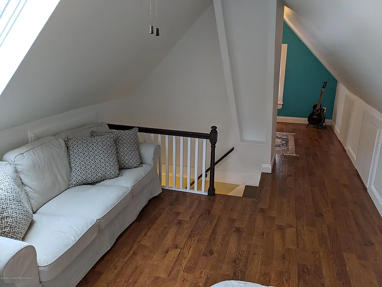 1121 Bay Ave — Photo 26