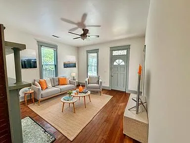 1813 Elliott Ave — Photo 2