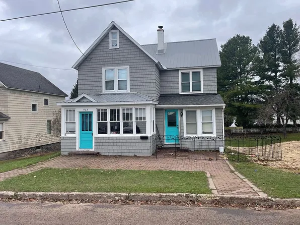 912 3rd St, Hancock, MI 49930