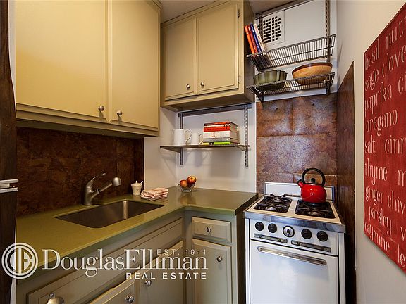 3rd image of 200 E 27th St APT 14H