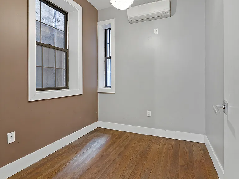 139 Essex St #10 — Photo 6