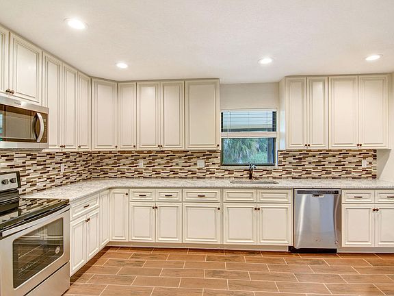 4th image of 1033 Orange Woods Blvd