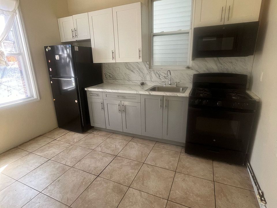 1st image of 746 S 16th St Floor 1