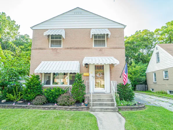 12 Beverly Blvd, Hobart, IN 46342