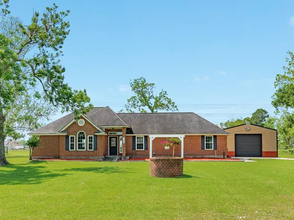 154 Horse Shoe Trl, Angleton, TX 77515