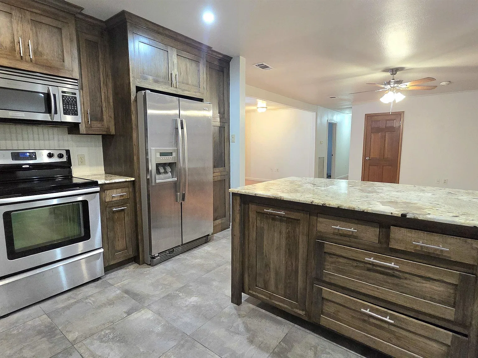 4 bed, 1720 sqft, $1,950 — Photo 2