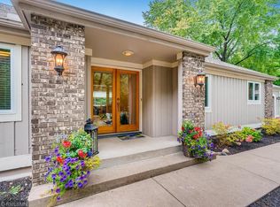 2821 Crater Ct, Burnsville, MN 55337