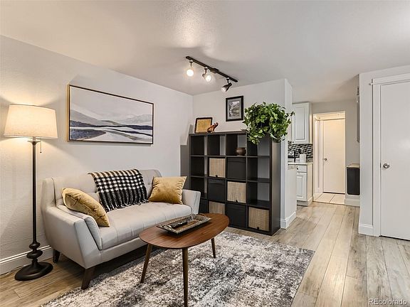4th image of 830 E 11th Avenue #101