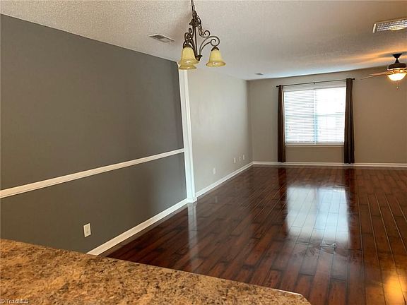 5th image of 18 Dillingham Pl