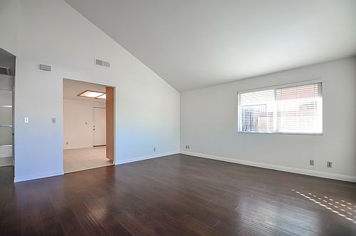 5th image of 630 N Orange Ave