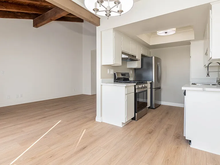 1621 Federal Ave #10 — Photo 5