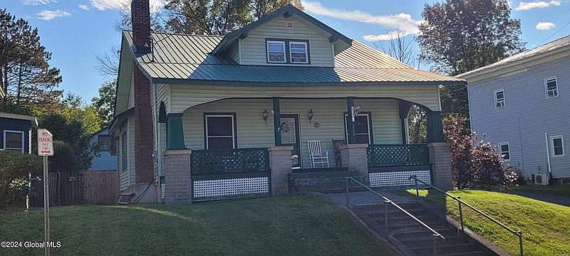 2nd image of 262 Main Street
