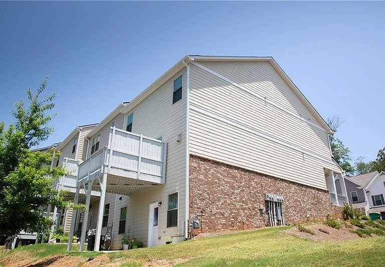 339 Cherryhill Ln #R — Photo 15