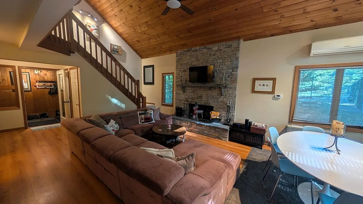 3 bed, 3.0 bath, 1560 sqft, $20,500 — Photo 4