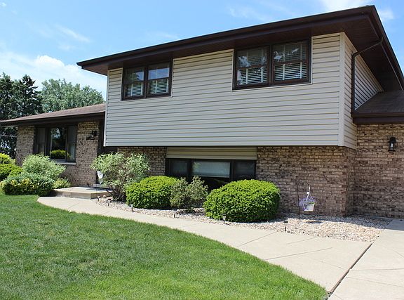 4th image of 13656 Le Claire Ave