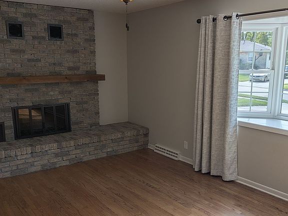 4th image of 1216 Robin Dr