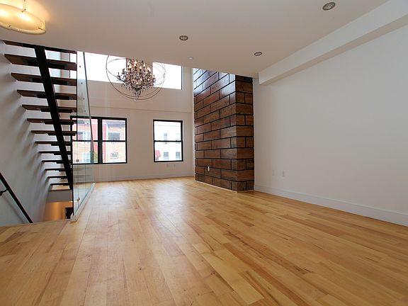 5th image of 576 Lafayette Ave
