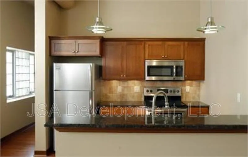 1 bed, 1.0 bath, 622 sqft, $875 — Photo 2