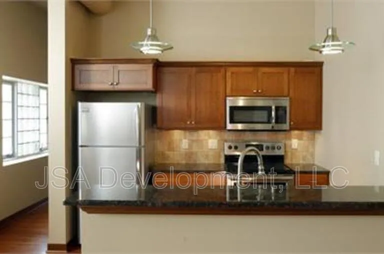 606 Sycamore St #A — Photo 2