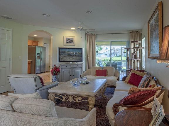 5th image of 1046 Arezzo Cir