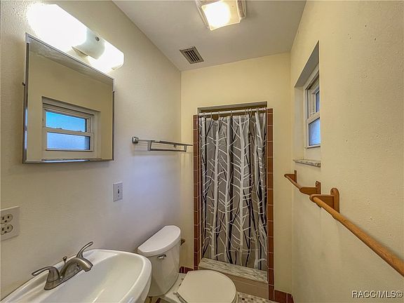 5th image of 2445 N Donovan Ave