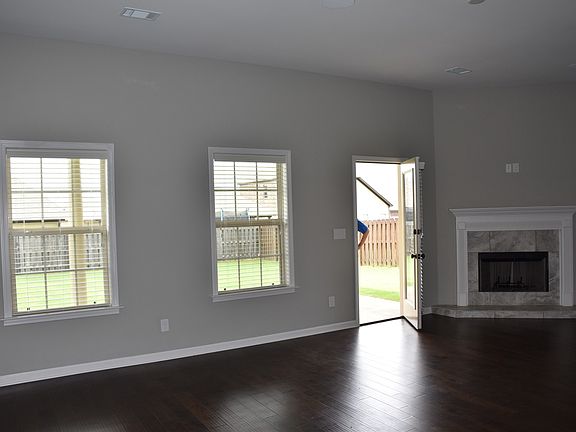 4th image of 9137 Autumnbrooke Way