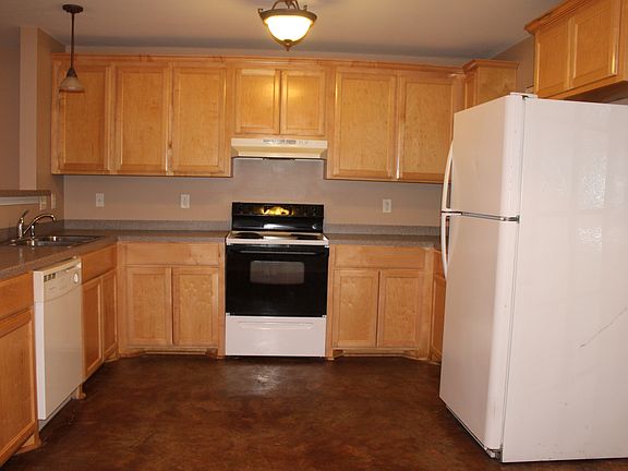2nd image of 211 Coverdale Ln #211