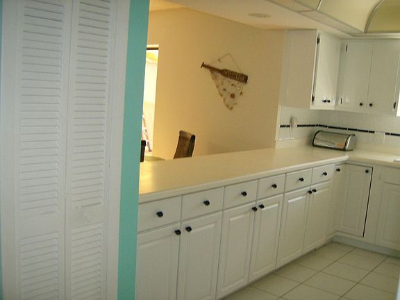 4th image of 1420 SE 8th Ave