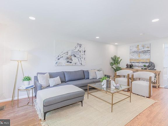 3rd image of 20528 Strath Haven Dr