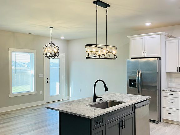 2nd image of 552 Yulan Cir