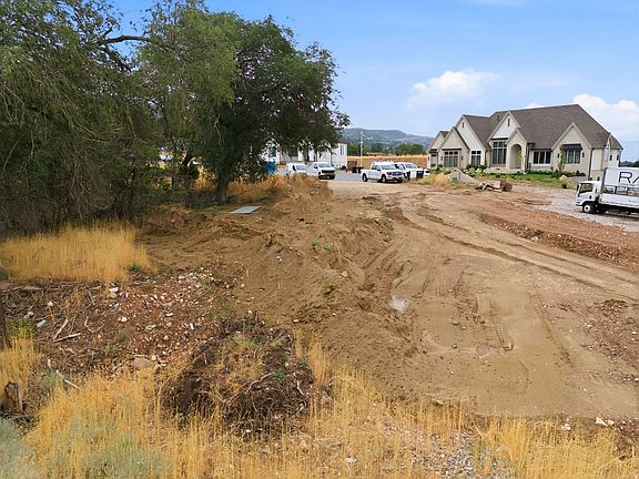 2nd image of 795 E Abby Ln