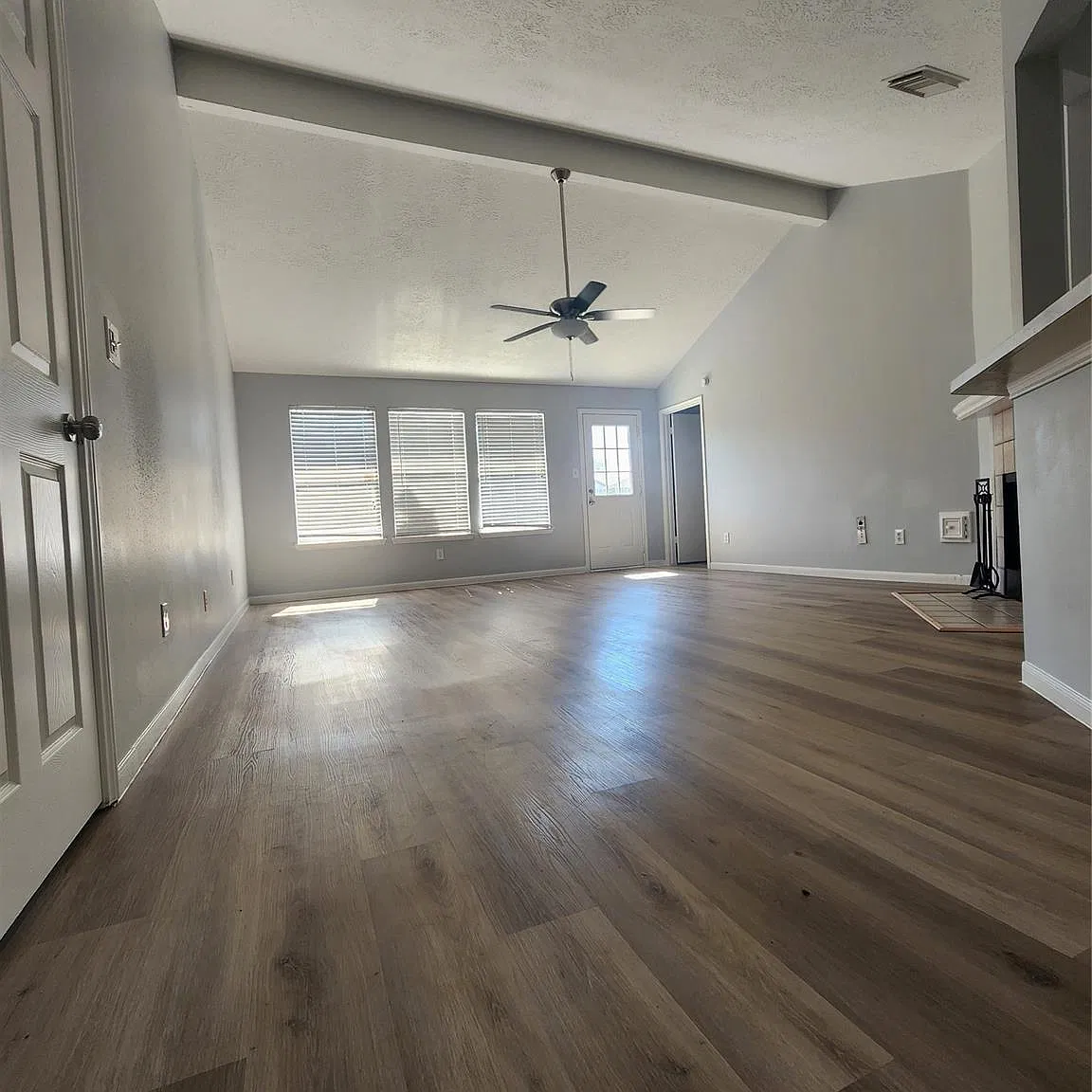 4 bed, 2.0 bath, 1808 sqft, $2,150 — Photo 4