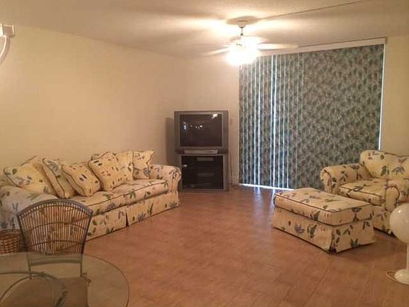 4th image of 620 NE 12th Ave APT 107