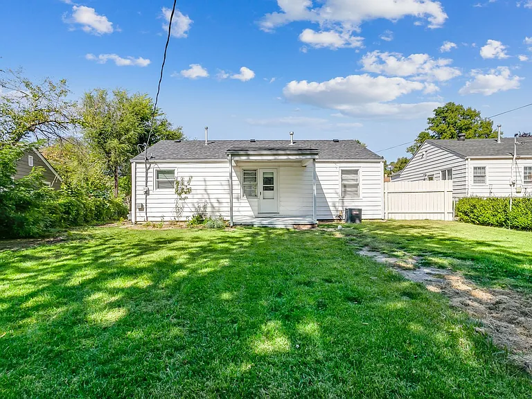 6009 E Gilbert St — Photo 11