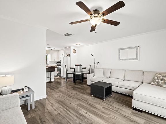 3rd image of 4291 Patterson Dr APT 17
