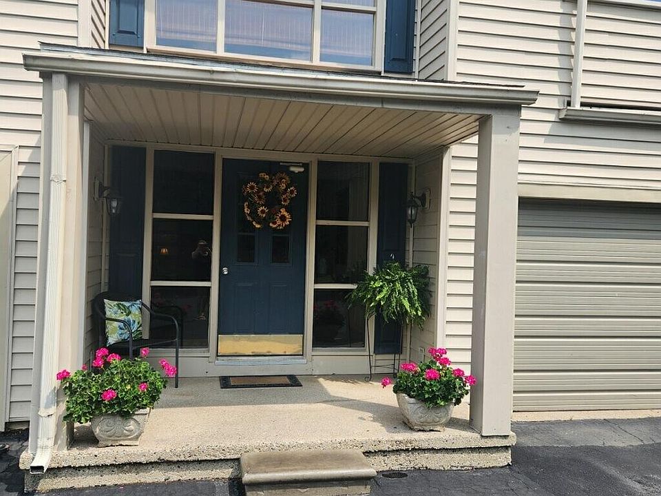 1st image of 8365 Colony Dr #22