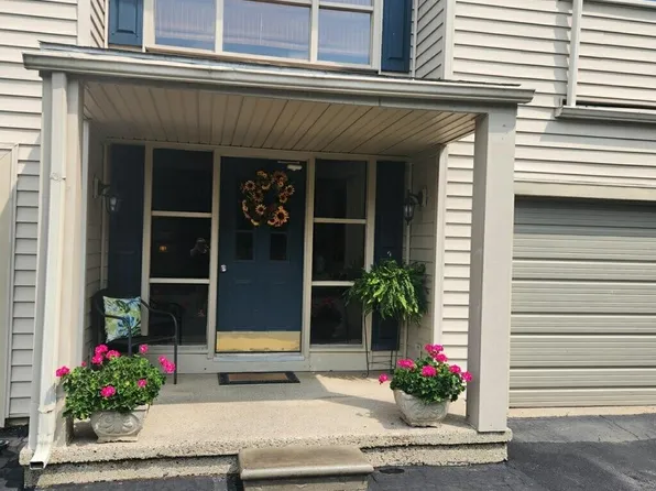 8365 Colony Dr #22, Grosse Ile, MI 48138