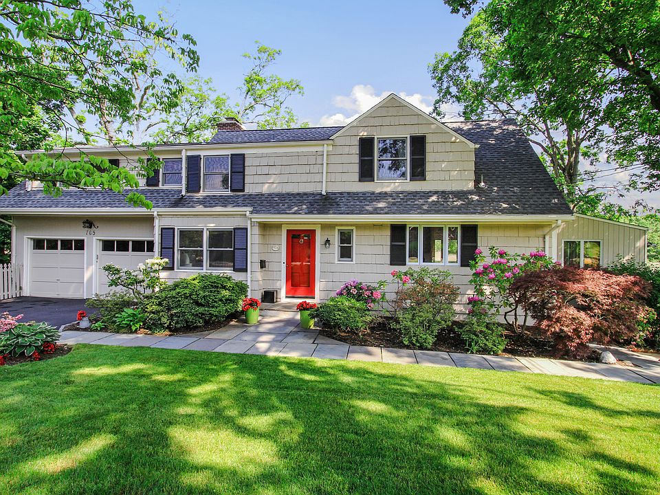 1st image of 765 Soundview Dr