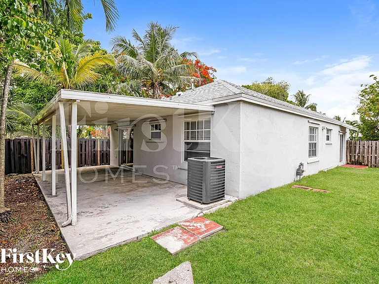 10352 SW 208th Ln — Photo 18