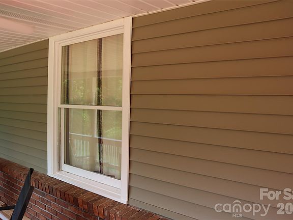 5th image of 9 Wooded Valley Ln